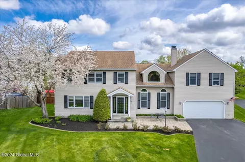 24 Cayuga Ct, Slingerlands, NY 12159