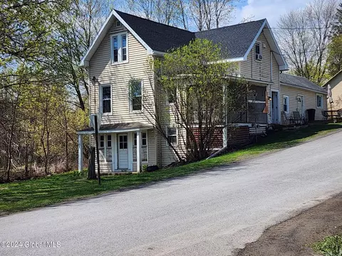 636 Enders Ave, Howes Cave, NY 12092