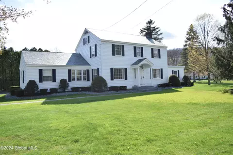 43 Mettowee St, Granville, NY 12832