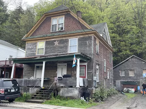 30 E State St, Dolgeville, NY 13329