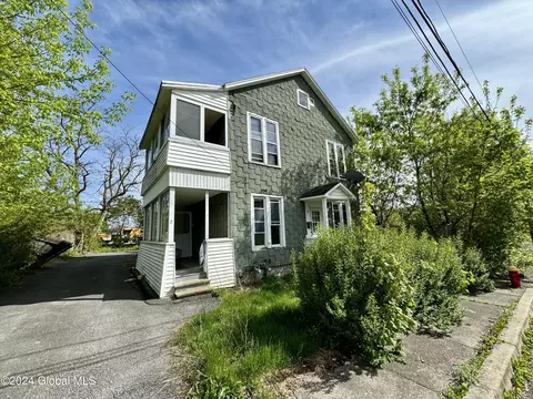 2 De Graff St, Amsterdam, NY 12010