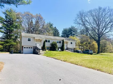 4 Burning Bush Blvd, Ballston Lake, NY 12019