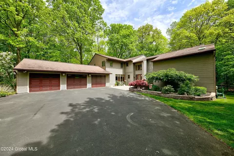 41 Schermerhorn Rd, Cohoes, NY 12047