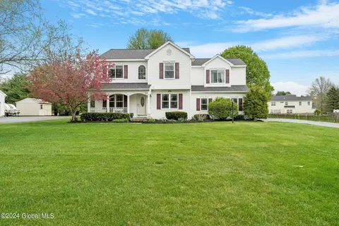 22 Redfield Park, Clifton Park, NY 12065