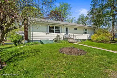 1060 Western Rd, Castleton On Hudson, NY 12033