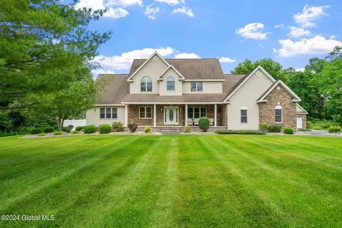 3604 Guilderland Ave, Rotterdam, NY 12306