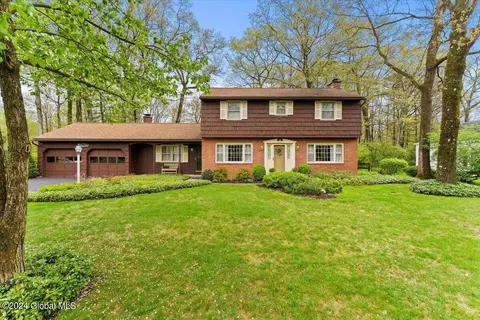 3 Greenwood Ln, Queensbury, NY 12804