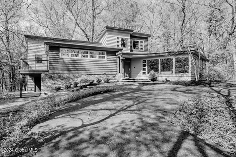 7 Hills Rd, Albany, NY 12211