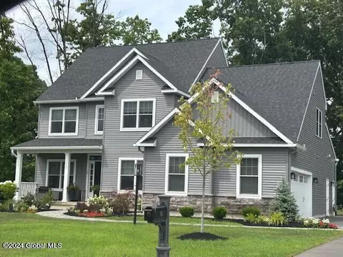 7 Sterling Ridge Rdg, Loudonville, NY 12211