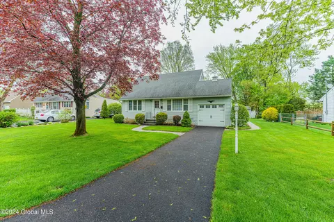 109 Locust Park, Albany, NY 12205