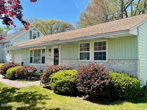 48 Tull Dr, Colonie, NY 12205