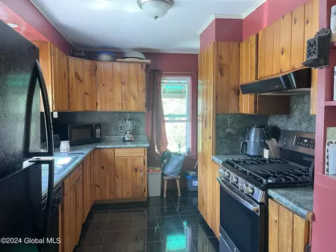 Kitchen - 531 Lower Wright St, Hudson Falls, NY 12839 photo 4 of 6
