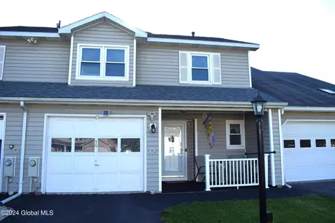 56 Marsdale Ct, Selkirk, NY 12158