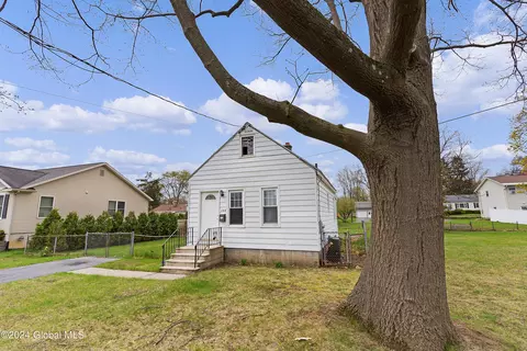 155 Daniels Ave, Schenectady, NY 12304