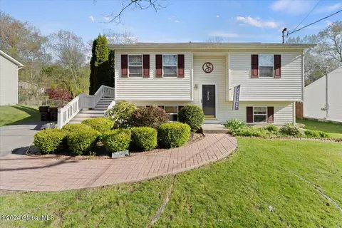 16 Arlington St, Glens Falls, NY 12801