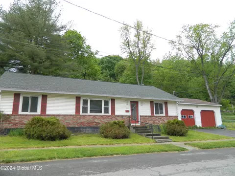 823 5th St, Rensselaer, NY 12144