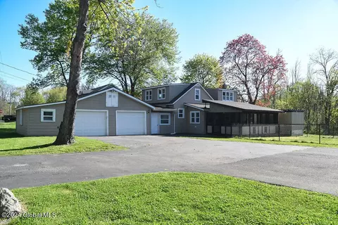 4 Renas Dr, Cohoes, NY 12047