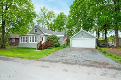 321 River Bend Rd, Troy, NY 12182