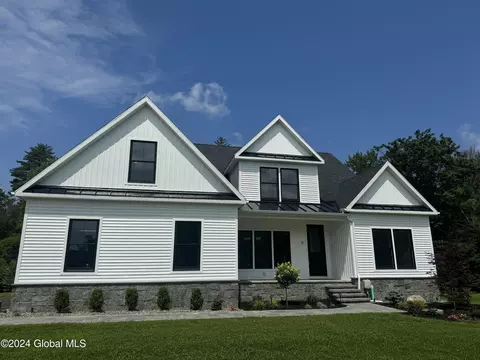 5 Arlington Cir, Ballston Spa, NY 12020