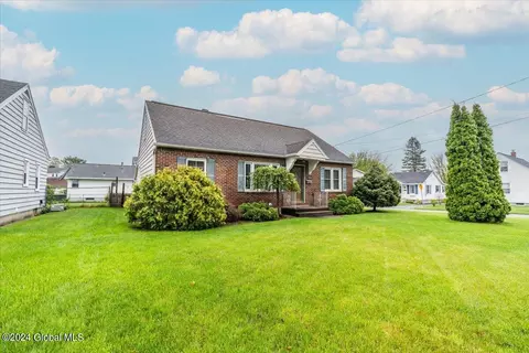 2846 Woodbridge Ave, Rotterdam, NY 12306