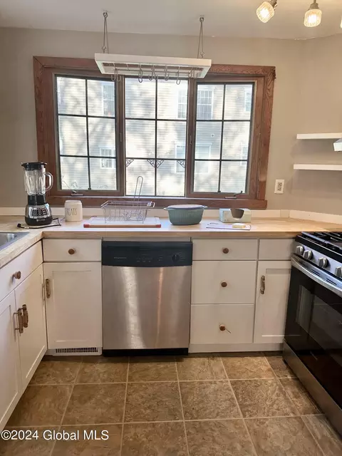 52 Hudson Ave, Delmar, NY 12054 photo 2