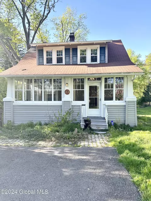 52 Hudson Ave, Delmar, NY 12054