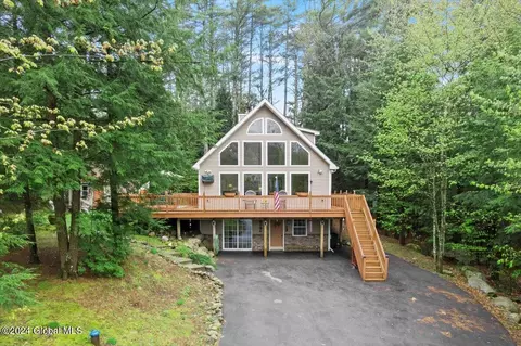 118 Hubbell Dr, Lake Luzerne, NY 12846