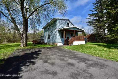 6 Kirkner Ln, Watervliet, NY 12189