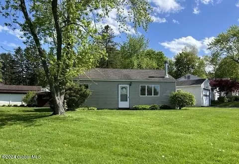 2 Danube Dr, Niskayuna, NY 12309