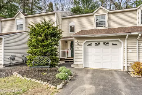 102 Deer Run Dr, Ballston Spa, NY 12020