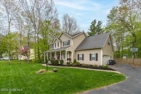7 Greylock Dr, Wilton, NY 12831