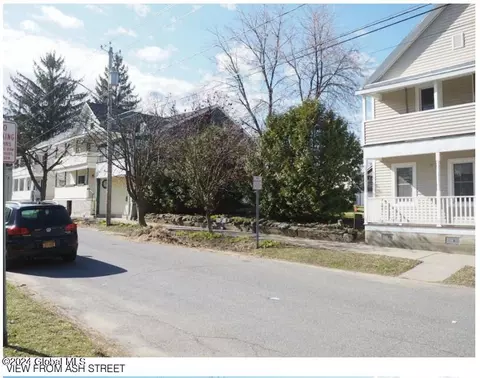 37 Ash St, Saratoga Springs, NY 12866