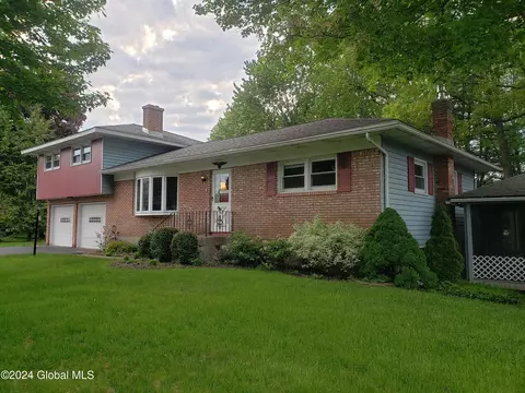 1046 Lucy Rd, Schenectady, NY 12303