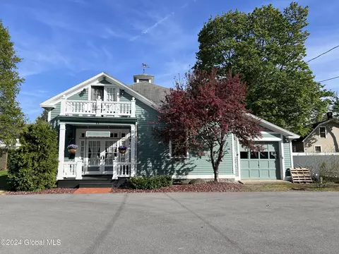 11 Sanford St, Glens Falls, NY 12801