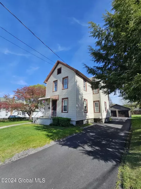 114 Oak St, Corinth, NY 12822 photo 3