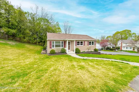 7 Hendrick Ave, Menands, NY 12204