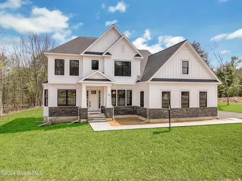 27 Cannon Royal Dr, Saratoga Springs, NY 12866