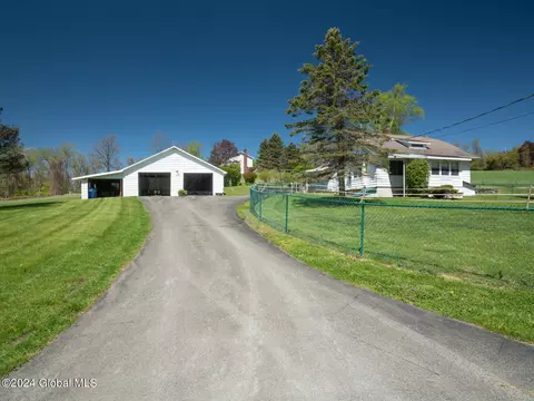 93 White Bridge Rd, Old Chatham, NY 12136