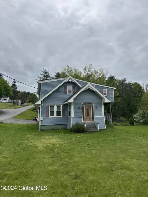 882 Hoosick Rd, Troy, NY 12180