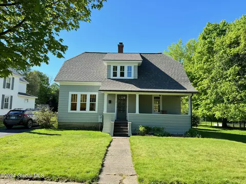 5 Ave A, Cambridge, NY 12816