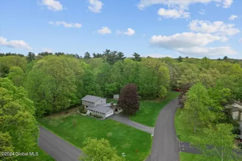 600 Cindy Ln, Ballston Spa, NY 12020