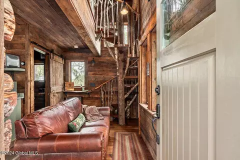 Entry Way - 40-72 Cramer Rd, Argyle, NY 12809 photo 2 of 4