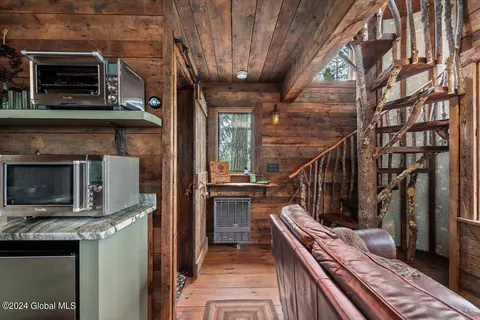 Entry Way - 40-72 Cramer Rd, Argyle, NY 12809 photo 3 of 4