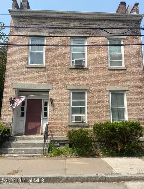19 N College St, Schenectady, NY 12305