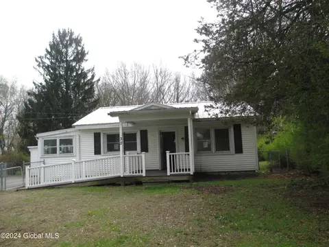 32 Fairfield Ln, Hudson Falls, NY 12839