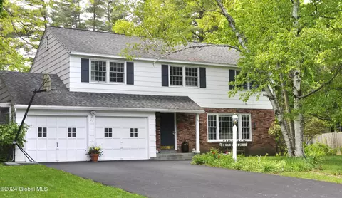 21 Thorndale Rd, Slingerlands, NY 12159