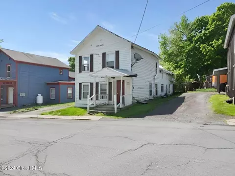 28 School St, Whitehall, NY 12887