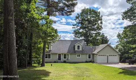 47 Lakeview Ave, Moriah, NY 12960