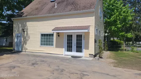 303 Jefferson St, Saratoga Springs, NY 12866
