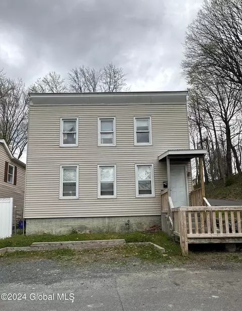 2 Mechanic St, Troy, NY 12180